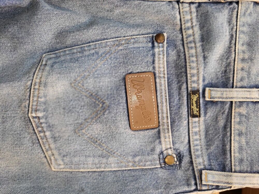 Vintage Wrangler Jeans – Made in USA – Light Wash, Size 31x34 - Picture 4 of 14